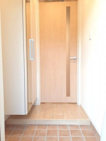 ミリュー　ヴィラージュの玄関|収納もある玄関です