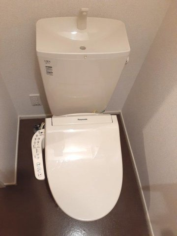 ミリュー　ヴィラージュのトイレ|落ち着いた色調のトイレです