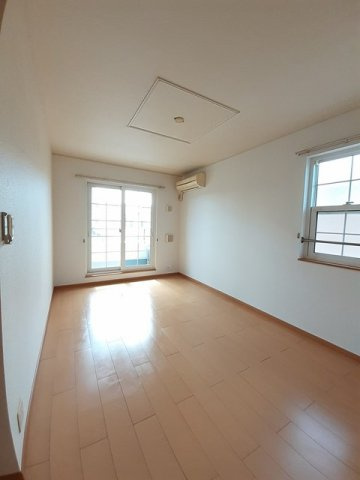 シャン・プレ・ロジュマンⅡの居間・リビング|ゆったりとした居間です