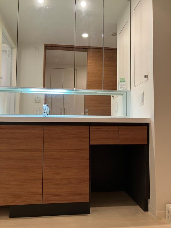 プラウドタワー稲毛の洗面所|広い洗面スペース