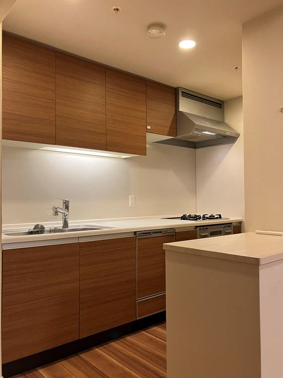 プラウドタワー稲毛のキッチン|コンパクトなキッチンで掃除もラクラク