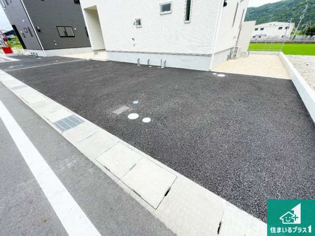 ★29(土)30(日)現地見学可能！★東近江市五個荘清水鼻町　ラスト1邸の駐車場|駐車スペース！散水栓があるので、こまめに愛車を洗えます！