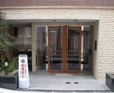 パレステュディオ新宿御苑駅前のエントランス|パレステュディオ新宿御苑駅前