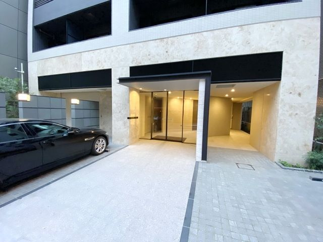 THE AXIS KOJIMACHIのエントランス