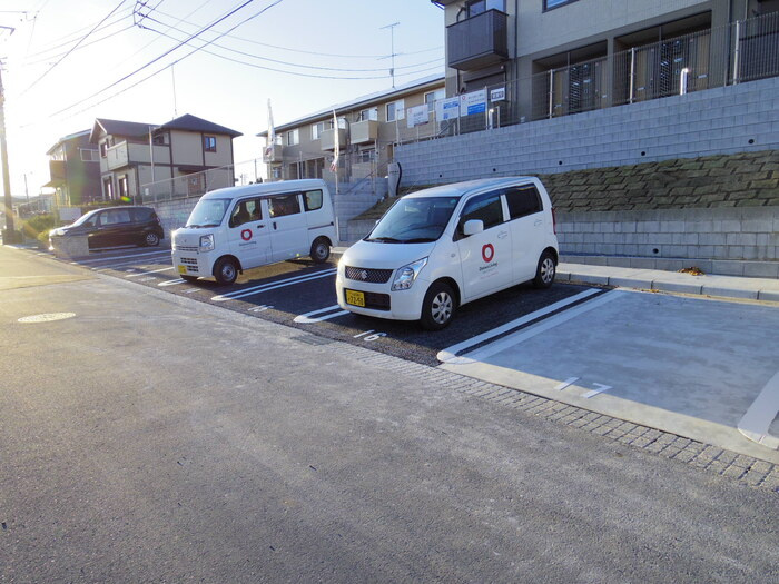 サンモールⅡの駐車場