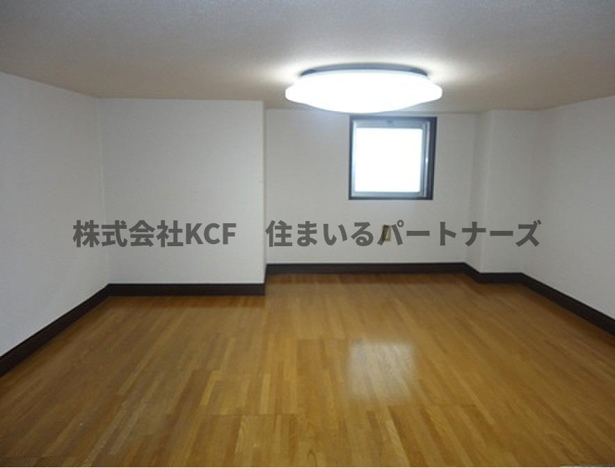 アトリウム津福本町の寝室|広くて明るい寝室