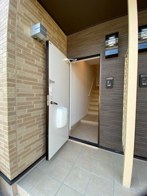 【エントランス】 | リリーＢ