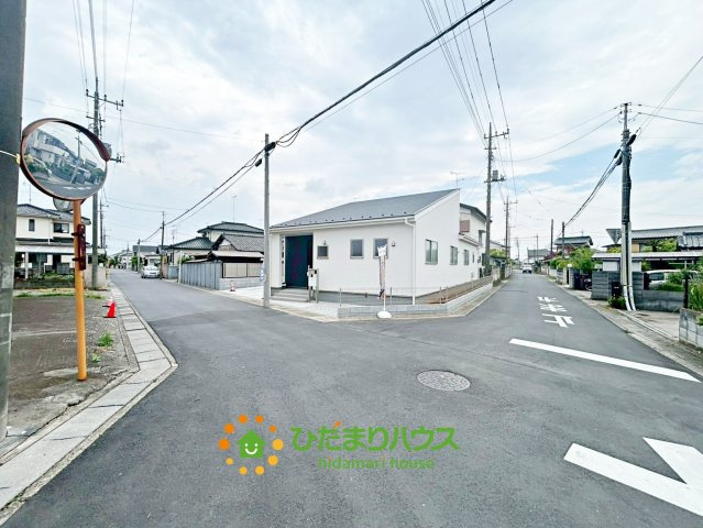 羽生市東　新築一戸建て　リーブルガーデンの前面道路含む現地写真