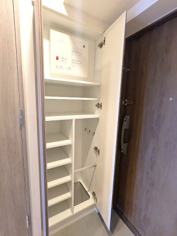 geo ent上野稲荷町の玄関|傘入れ付収納豊富なトールタイプのシューズBOXです