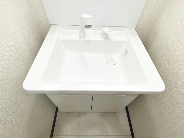 ドエル・イニシオ宝塚売布の洗面所|ゆったりとスペースのある洗面所