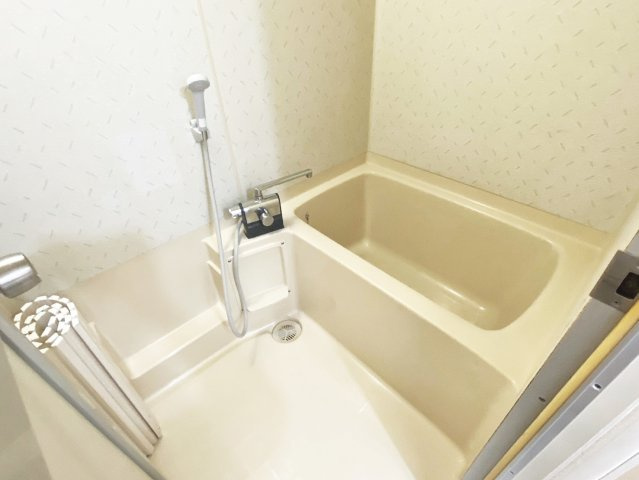 ドエル・イニシオ宝塚売布の浴室|コンパクトで使いやすいお風呂です