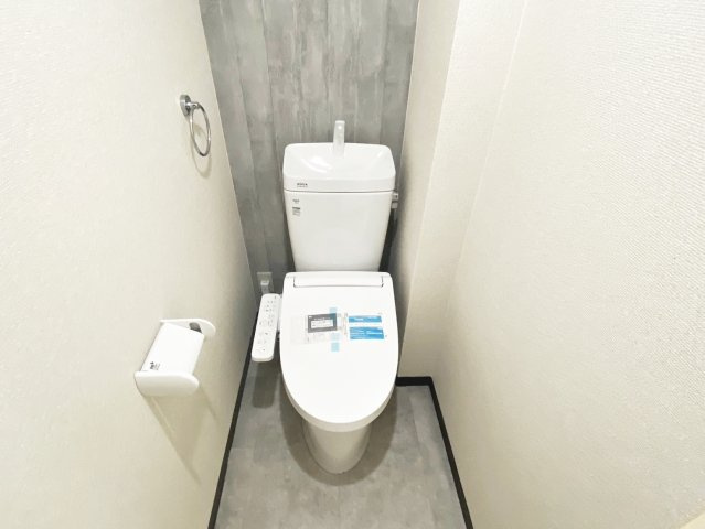 ドエル・イニシオ宝塚売布のトイレ|落ち着いた色調のトイレです