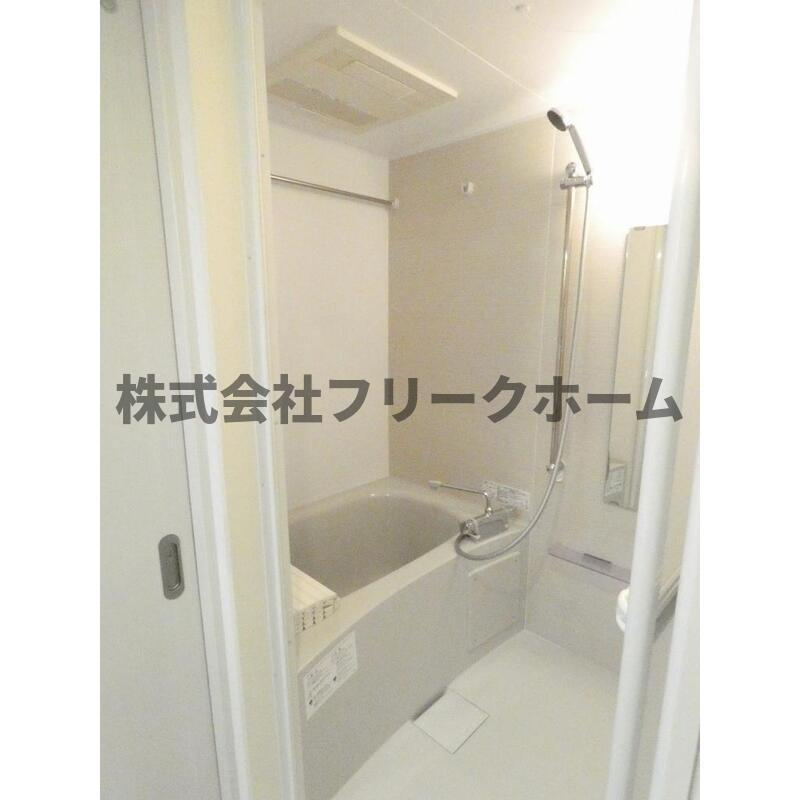 武蔵野市境２丁目のアパートの浴室