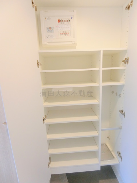 スタイリオ蒲田WESTの設備|玄関収納　シューズBOX
