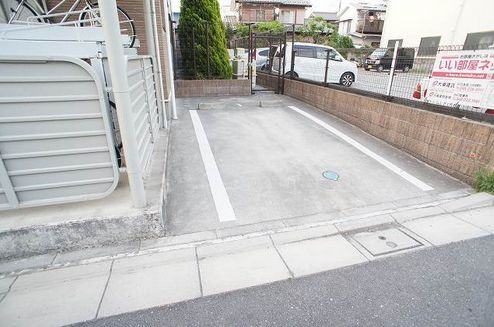 シェーネの駐車場