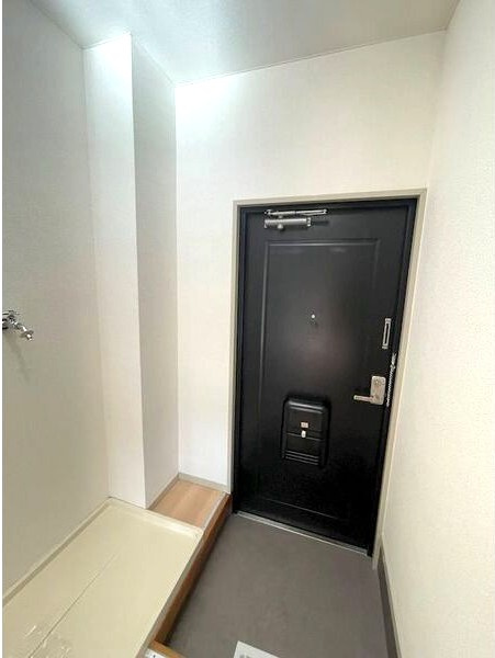 クレセント元八事の玄関