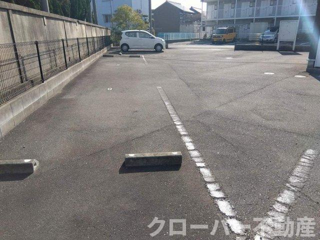 レオネクストＧｒｏｏｖｅｒⅡの駐車場
