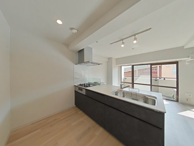 サーパス西古松Ⅱのキッチン|キッチンの写真になります。
対面キッチンにしております。