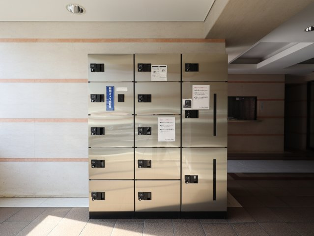 サーパス西古松Ⅱのその他共用部分|宅配BOXの写真になります。
不在時のお荷物の受け取りも安心です。