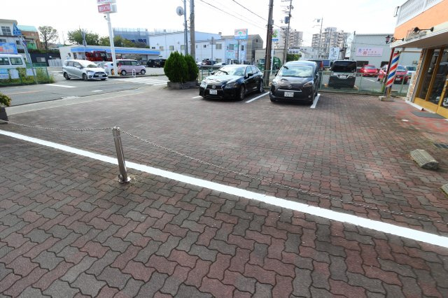 モンサンルージュの駐車場