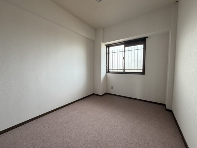 【洋室】 | ラ・セーヌ北田町 | 個人の部屋や寝室として使える洋室です