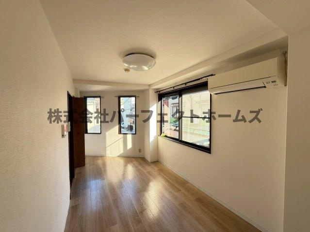 シャトークレールの洋室|明るい洋室です