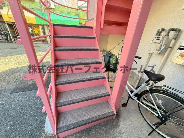 シャトークレールのロビー|階段です