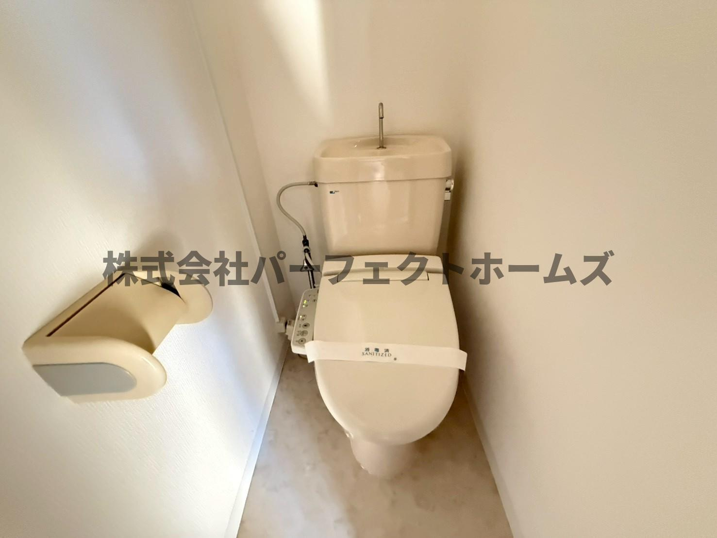 シャトークレールのトイレ|落ち着いた色調のトイレです