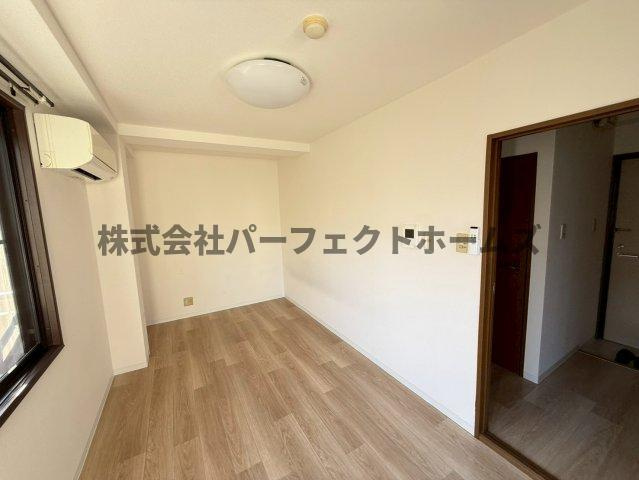 シャトークレールの洋室|落ち着いた色調の洋室です