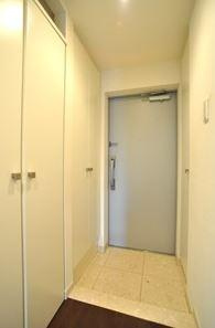 プレミアステージ市ヶ谷河田町の玄関|広々とした玄関スペース