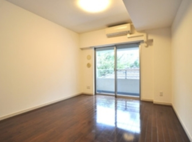 プレミアステージ市ヶ谷河田町の居間・リビング|日当たり良好な高層階南向き