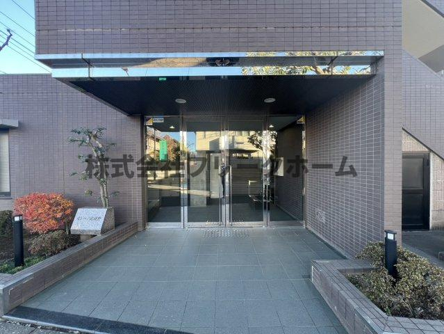 武蔵野市境４丁目の賃貸マンションのエントランス