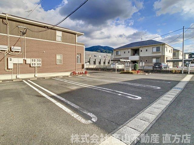 ピュアコートの駐車場