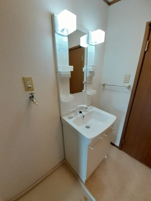 【洗面所】 | マウンテンキャスル1 | スペースが確保できる洗面所です