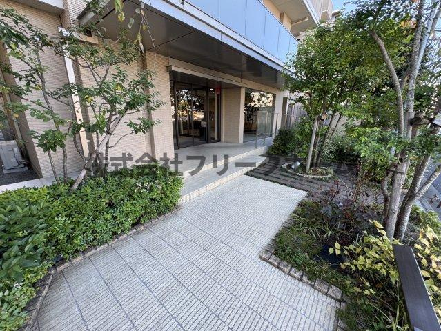 小金井市本町５丁目の賃貸マンションのエントランス