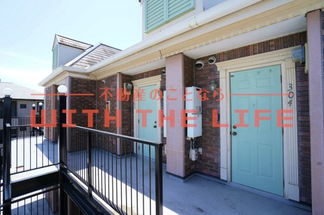 モンシェリ【キャッシュバック対象物件】のエントランス|ゆとりのあるエントランスです