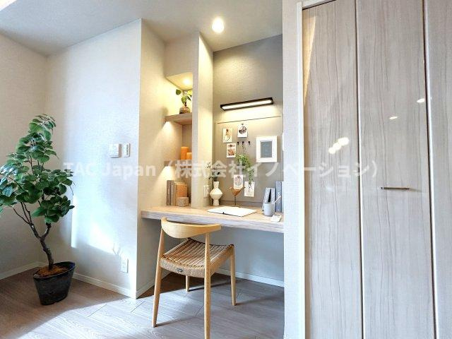 東京シーサウスブランファーレの居間・リビング|家族みんなが爽やかに健やかに過ごせるように、溢れる光をたっぷり取り込んだリビングダイニング。集いの場、憩いの場としての快適性を求めたやすらぎの空間です