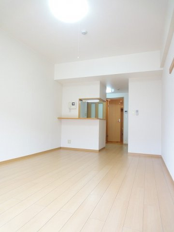 プラシードレジデンスの内装|明るい色調の室内です