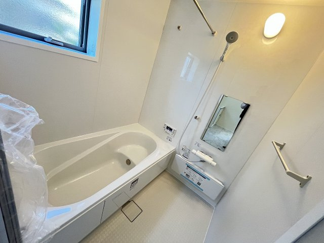 【内装】 | 福岡市早良区飯倉4丁目　1号棟（全2棟）【仲介手数料無料・0円】 | 施工例。浴室です。施工例は完成時と異なる場合があります。