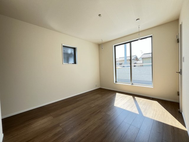 【寝室】 | 福岡市早良区飯倉4丁目　1号棟（全2棟）【仲介手数料無料・0円】 | 施工例。施工例は完成時と異なる場合があります。