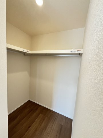 【収納】 | 福岡市早良区飯倉4丁目　1号棟（全2棟）【仲介手数料無料・0円】 | 現地写真。ウォークインクローゼットです。