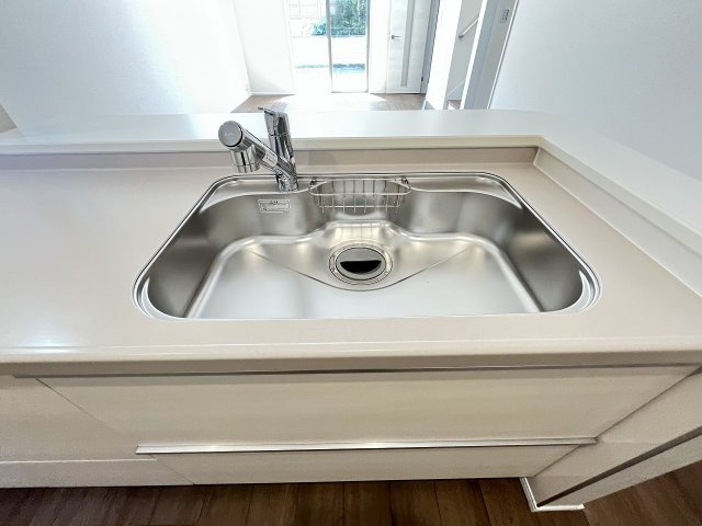 【キッチン】 | 福岡市早良区飯倉4丁目　1号棟（全2棟）【仲介手数料無料・0円】 | 施工例。施工例は完成時と異なる場合があります。