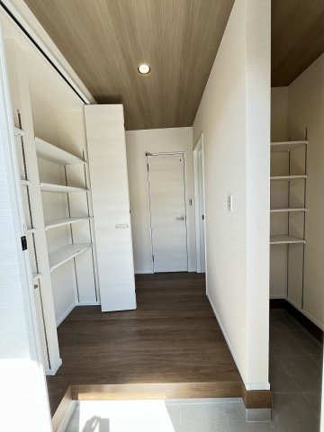 【居間・リビング】 | 福岡市早良区飯倉4丁目　1号棟（全2棟）【仲介手数料無料・0円】 | 現地写真。リビングです。