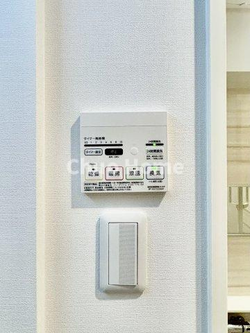 下谷第2サマリヤマンションの浴室|【浴室乾燥機】暖房・冷風・換気・乾燥が可能です。毎日を快適に過ごせるうれしい機能が揃っています。雨の日の洗濯物も安心です。