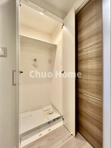 下谷第2サマリヤマンションのランドリースペース|【ランドリースペース】担当者がスケールを持ち歩いておりますので、ご見学時には現在お使いの洗濯機などがきちんと収まるかなどもチェックして下さい。見学前に測っておくと非常に便利だと思います。