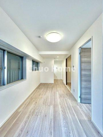 下谷第2サマリヤマンションの居間・リビング|【居間・リビング】「ＬＤＫは家族団らんをデザイン」広いＬＤＫでは家族が集まり一緒の時間を過ごせる工夫がされております。何気ない一日の当たり前のひとコマがいつか一生の宝物になります