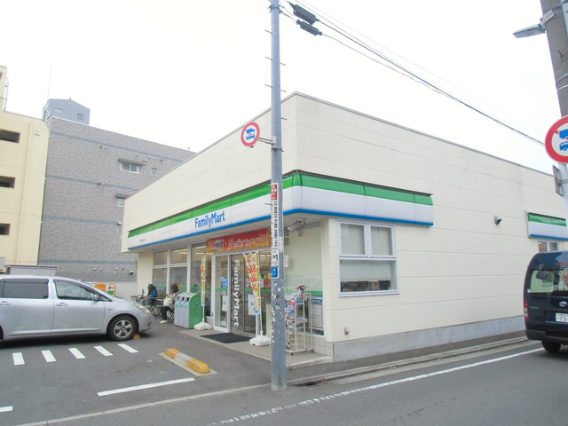 エスペランサ学芸大のその他|ファミリーマート下馬駒沢通り店