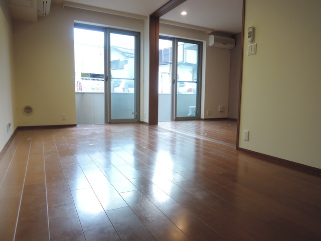 エスペランサ学芸大の居間・リビング|★明るいフローリングのお部屋です★