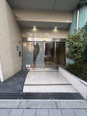 セレニテ難波西のエントランス