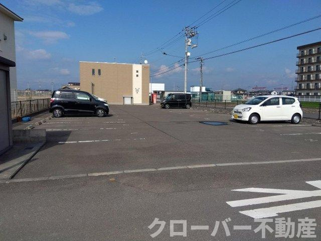 レオネクストトヨハラの駐車場